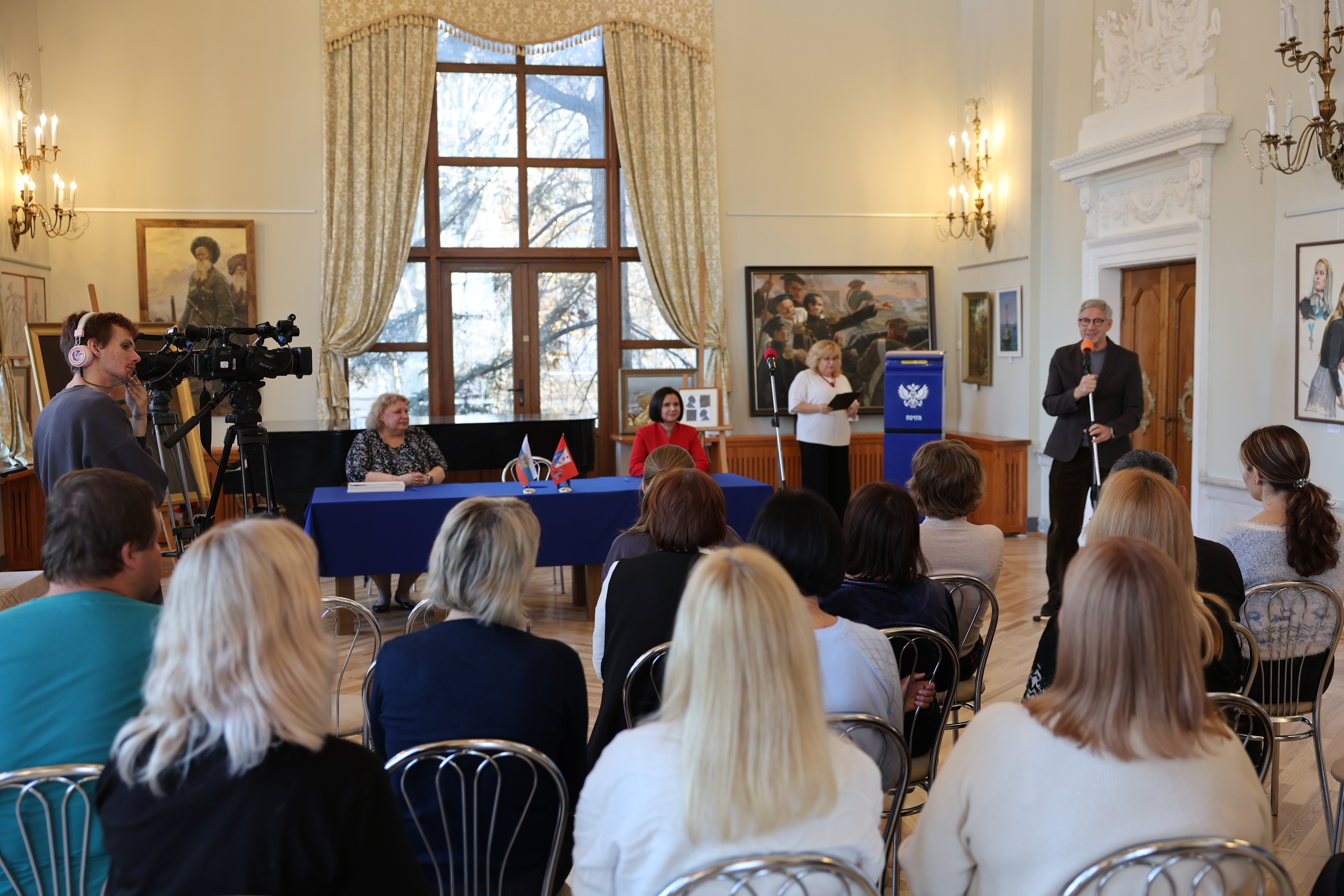 В театре прошла церемония торжественного гашение марки, посвящённой 150-летию А. В. Луначарского.